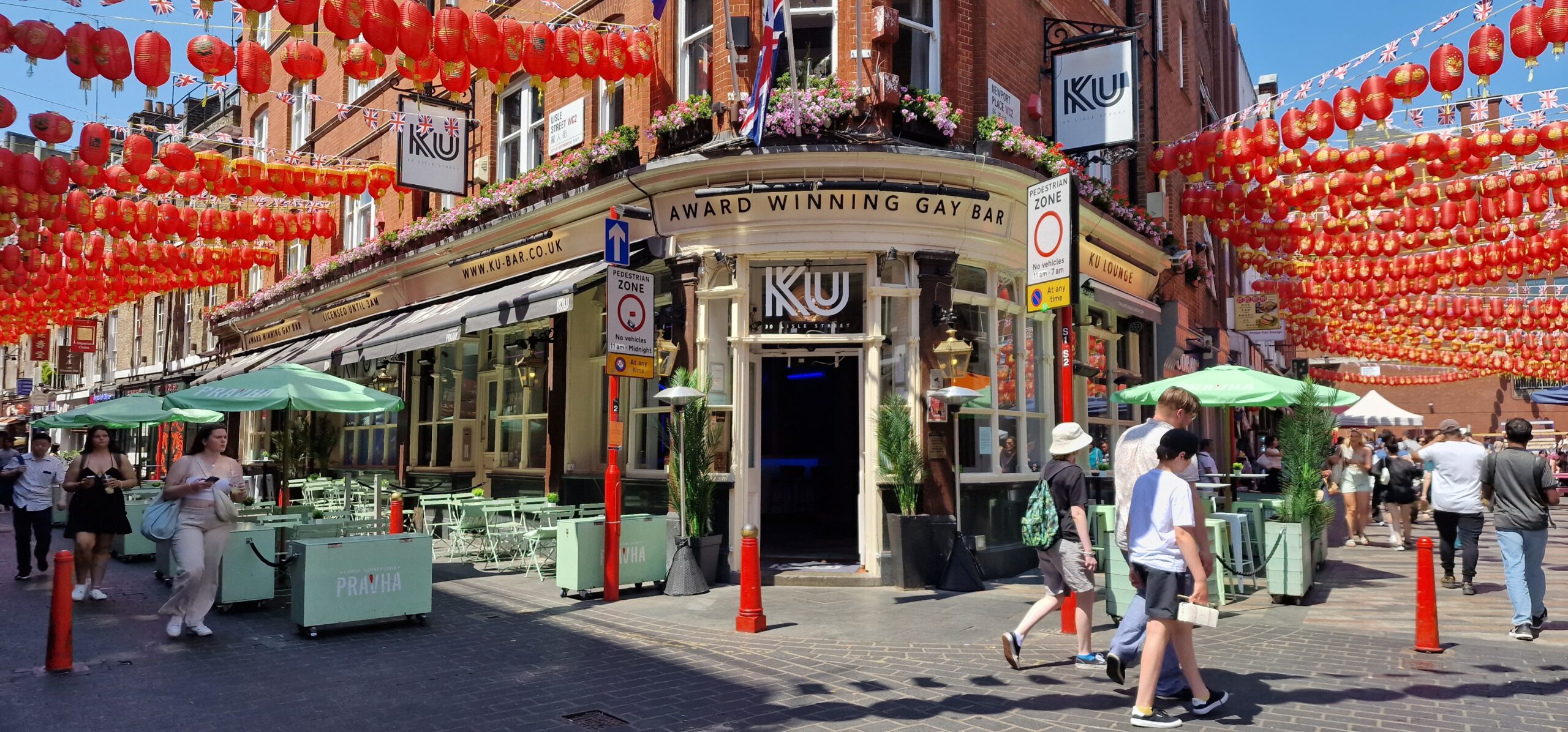 KU Bar London Digital Signage